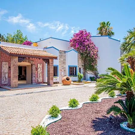 Semesteranläggning (resort) Historical Museum 2*